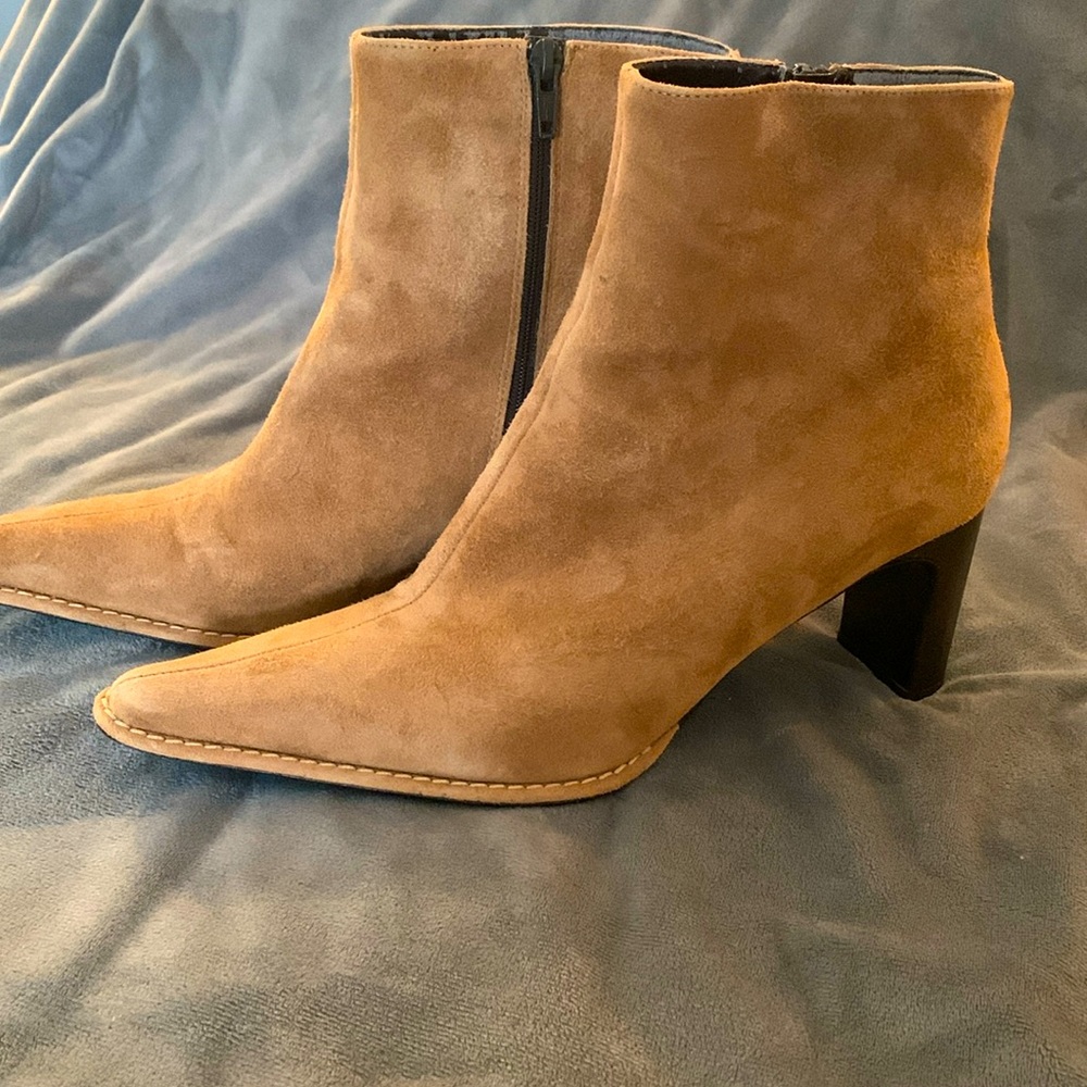 Lumiani Suede booties